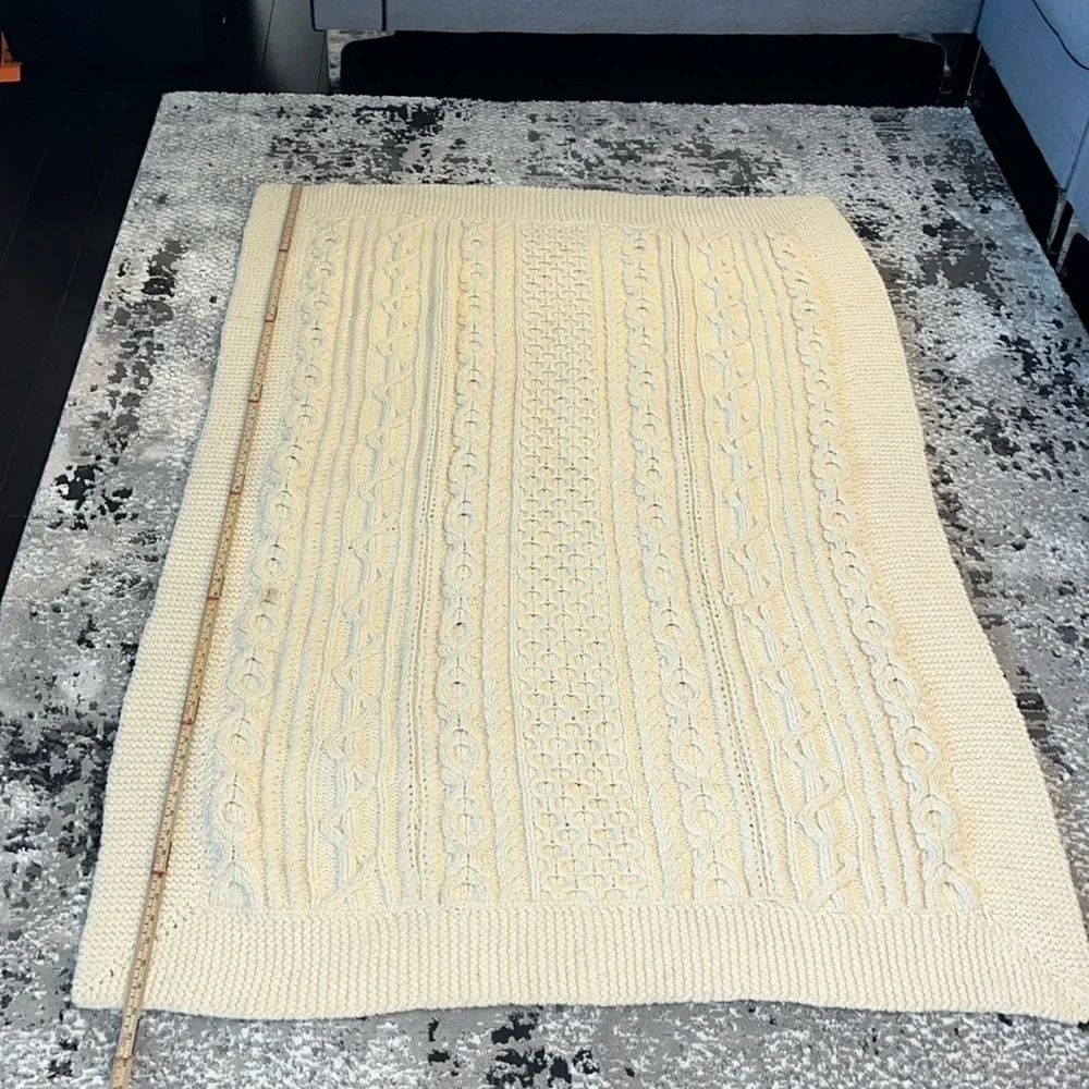 Chunky Cable Knit Reversible Throw Blanket Cream  Excellent Condition Wool Blend